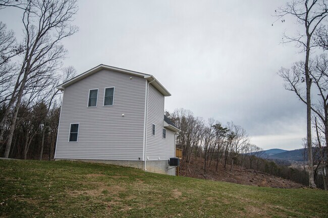 Building Photo - 283 Sunset Village Rd