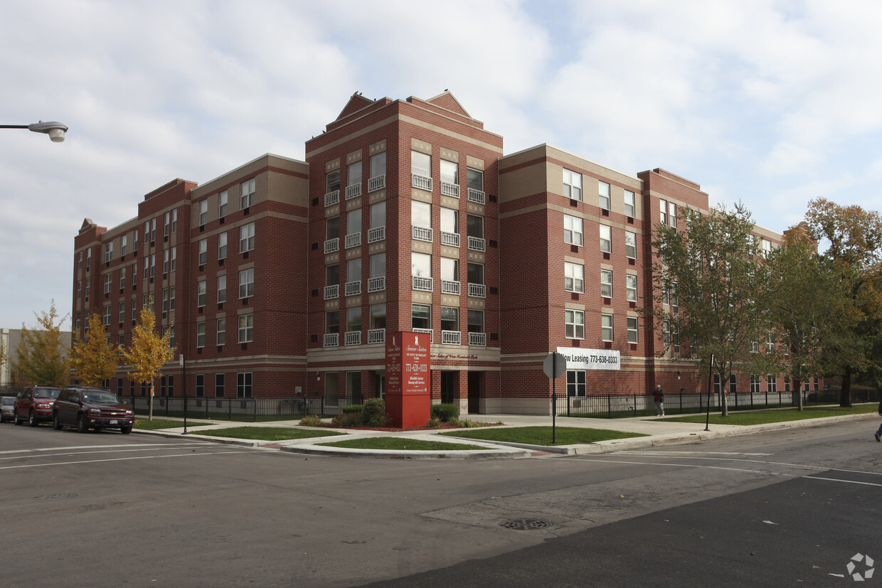 Foto principal - Senior Suites of West Humboldt Park