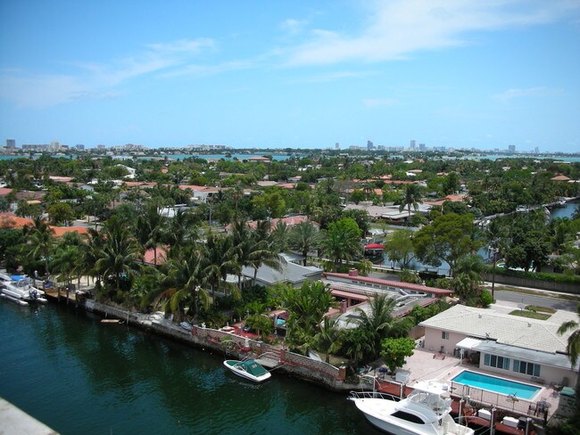 Foto del edificio - 2000 NE 135th St
