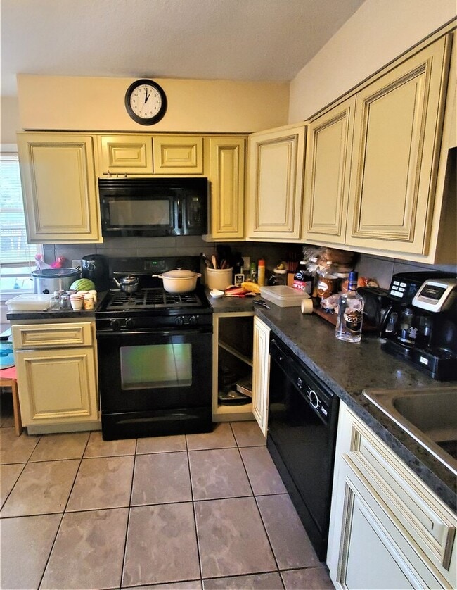 Foto del edificio - 2245 Pinewood Dr