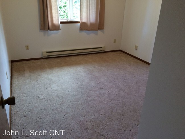 Foto del edificio - 102 Monroe Rd