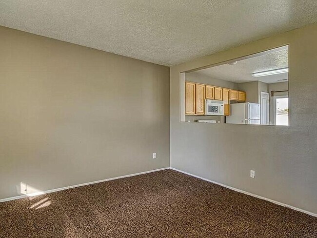 Building Photo - 69 Strasbourg Ln