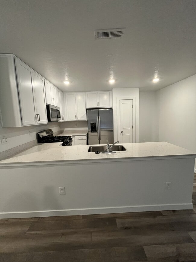 Building Photo - 307 Avalena Ave