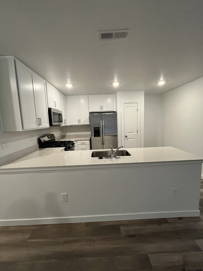 Foto del edificio - 307 Avalena Ave