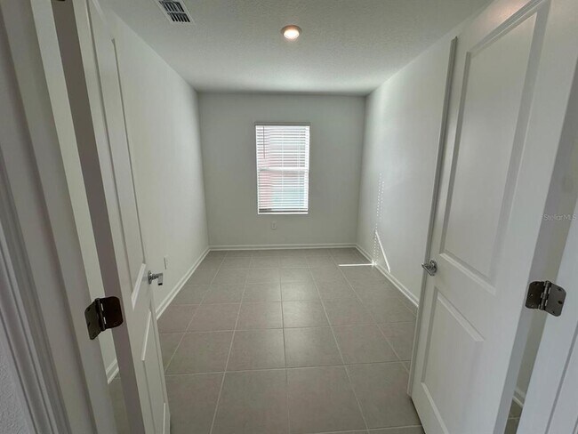 Foto del edificio - 5636 Lemon Grass St