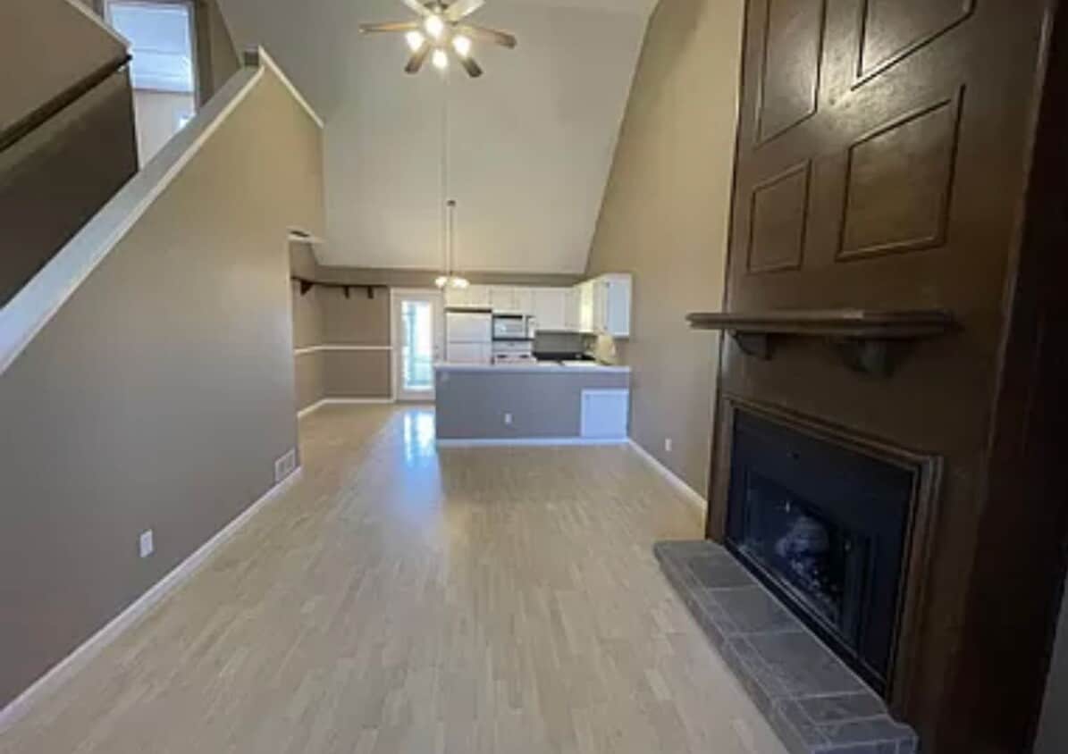 Building Photo - Charming 3 Bed / 2 Bath Home with Fenced Y...