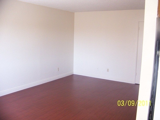 Building Photo - 412 S Oakley Ave
