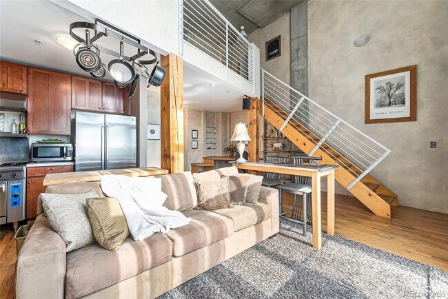 Foto del edificio - Beautiful One Bedroom Loft in Golden Triangle.