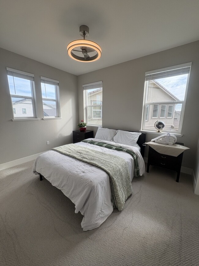 Building Photo - 2850 Lumin Ct