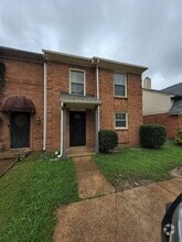 Building Photo - Spacious 2 Bed / 2.5 Bath Townhome with Mo...