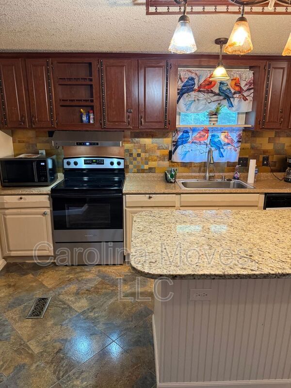 Foto del edificio - 906 Rolling Meadows Rd