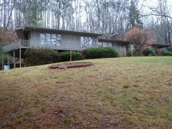 Foto del edificio - 1068 Monteith Branch Rd
