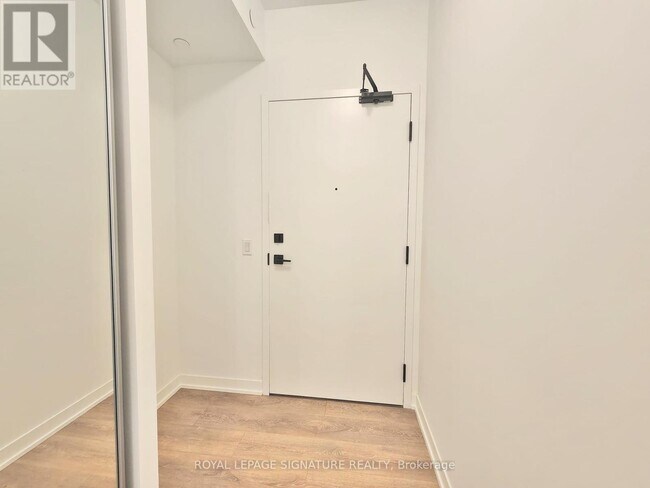 Photo du bâtiment - 498-1498 Caldari Rd