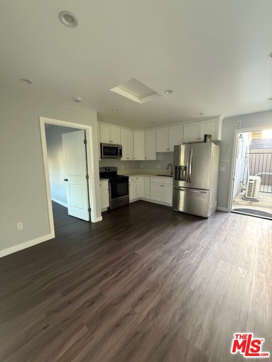 Foto del edificio - 6211 Anastasia Ave