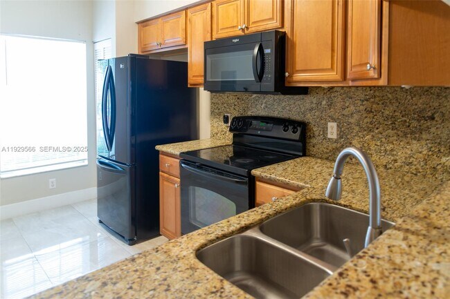 Foto del edificio - 16749 Hemingway Dr