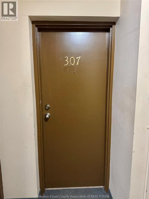 Building Photo - 2035 University Ave W