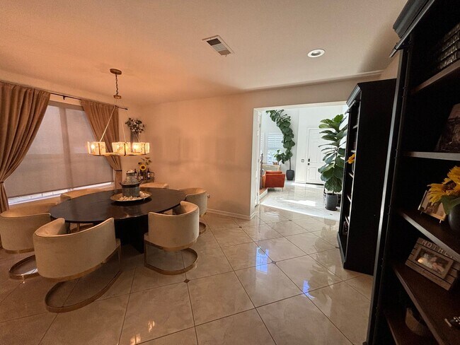 Building Photo - Elegant 4-Bedroom Santa Clarita Pool House
