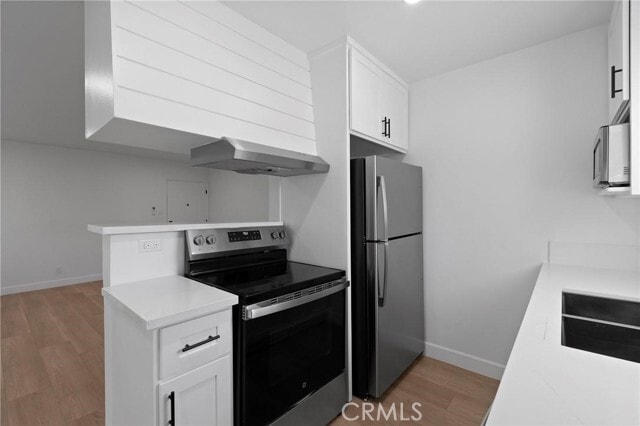 Building Photo - 748 Newport Ave