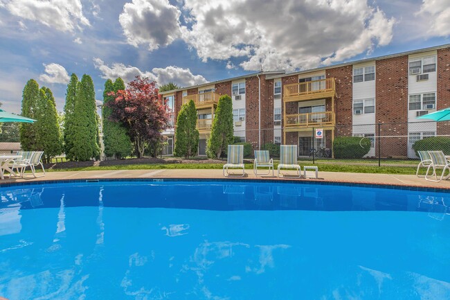 PISCINA ESTILO CENTRO TURÍSTICO - Parkview Apartments