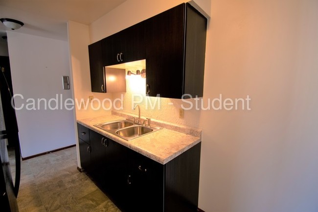 Building Photo - 740 Vincent Ct