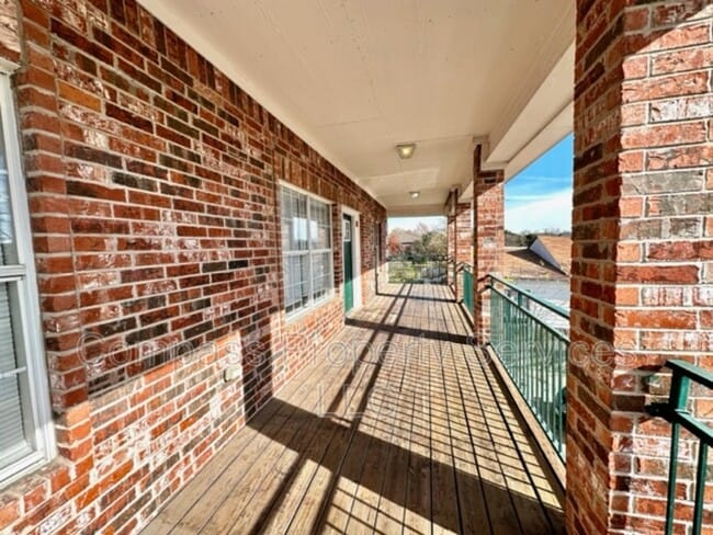 Building Photo - 1613 Bagby Ave
