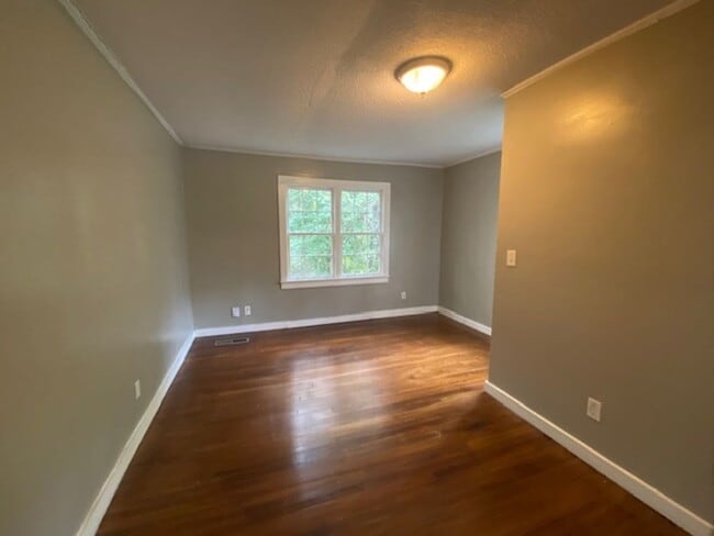 Building Photo - Renovated 3 Bedroom 1 Bath Home for Rent!