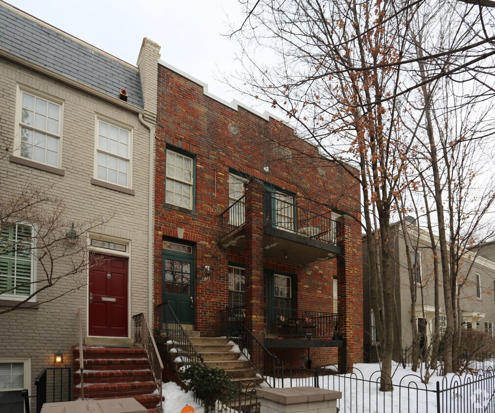 Primary Photo - 611 A St NE