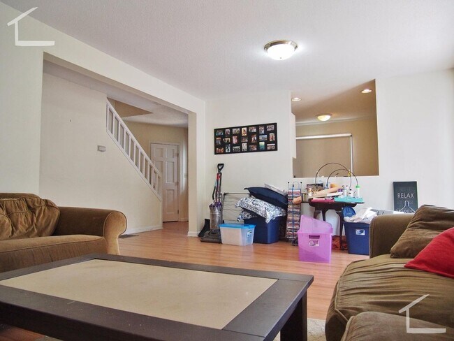 Foto del edificio - NO FEE! XL House w 2 Parking Inc, Laundry I/U -- New Hardwood Flooring, Pet Friendly, 2 Parking S...