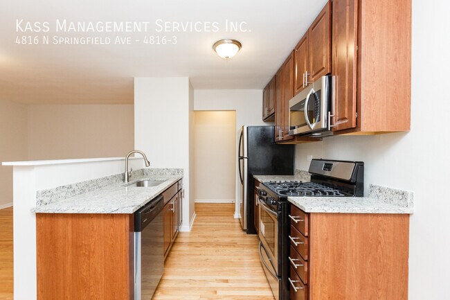 Foto del edificio - 4816 N Springfield Ave
