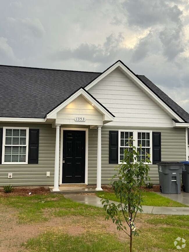 Building Photo - 1353 Northridge Dr