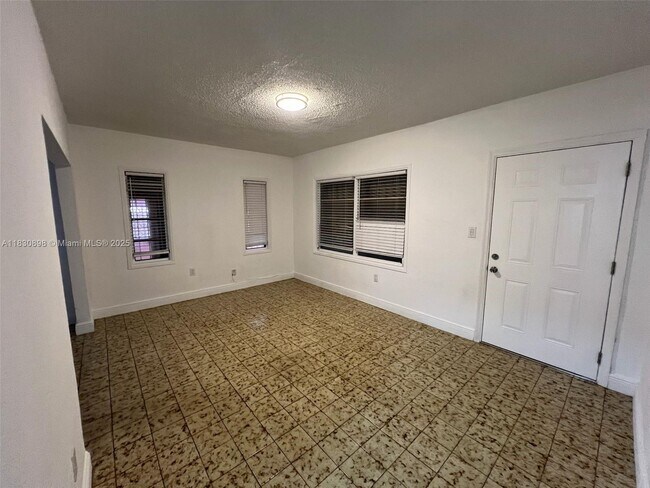 Foto del edificio - 3110 SW 23rd Terrace