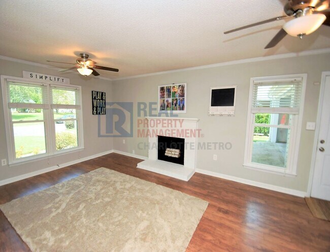 Foto del edificio - 4 Bedroom South Charlotte Home!