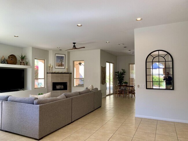 Building Photo - 53465 Avenida Navarro