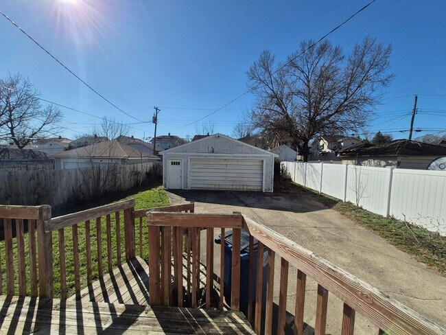 Foto del edificio - Gorgeous large 3-bedroom house