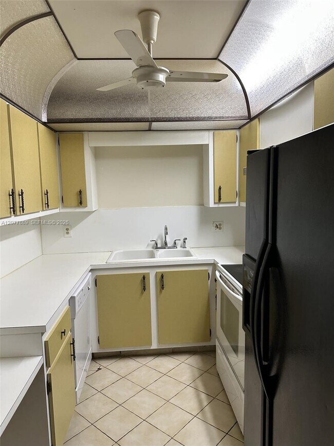 Building Photo - 6061 N Falls Cir Dr