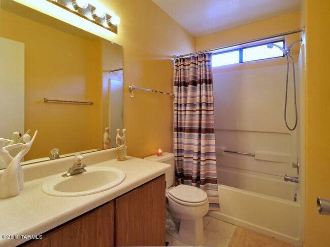 Building Photo - 6000 S Wood Crest Dr