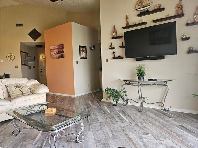 Building Photo - 6011 Bahia Del Mar Blvd S