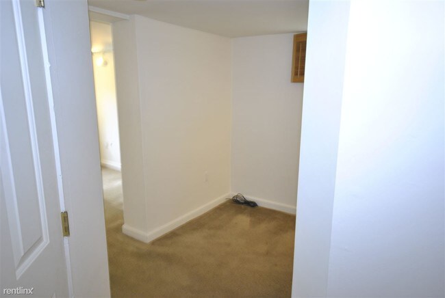 Building Photo - Studio, 1 bath  - 554 S 5th Ave #3 - Studio
