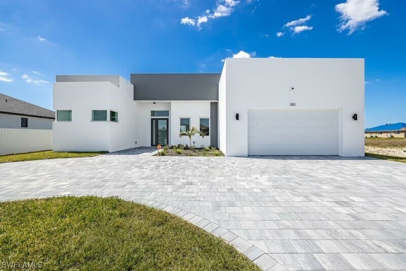 Foto principal - 300 Chiquita Blvd N