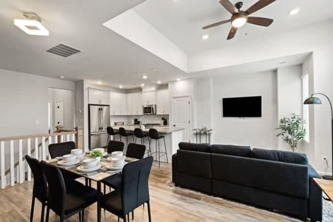 Foto del edificio - 2033 Statesville Ave