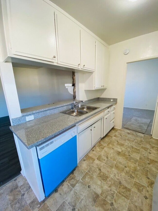 Foto del edificio - LARGE UPSTAIRS 3x2 in Van Nuys