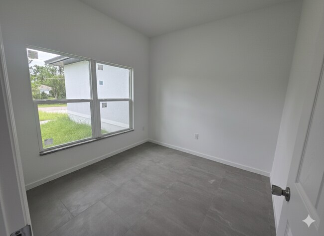 Photo - Large 3 Bedroom, 2 Bath + Den House