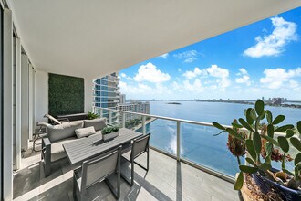 Building Photo - 2020 N Bayshore Dr