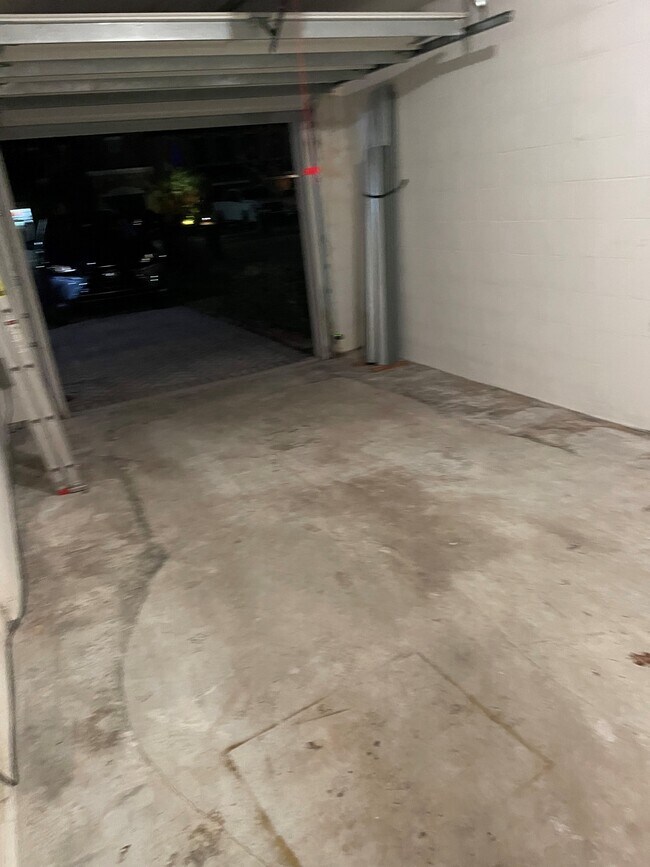 one car garage - 5064 NW Coventry Cir