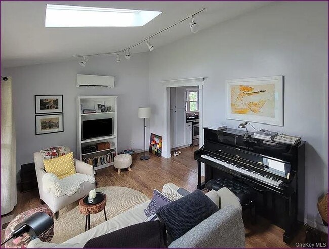 Building Photo - 20 Princeton St