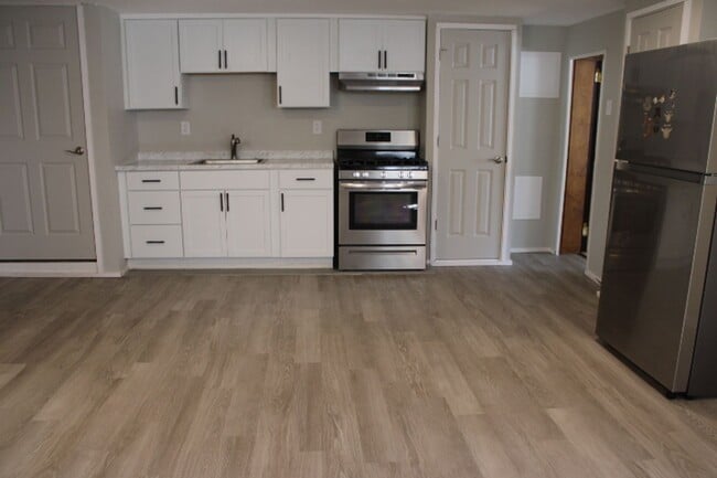 Building Photo - 18 S Main St