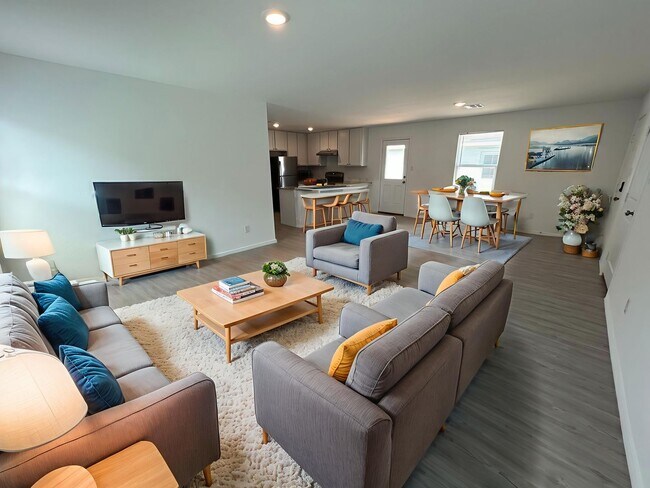 Foto del edificio - **APPLICATION RECEIVED** BEAUTIFUL 3 Bedroom / 2 Bath Home w/ Community Park & Pool!