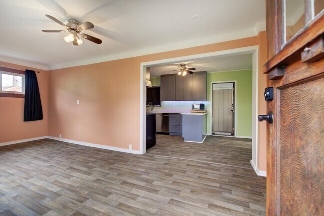 Foto del edificio - 2125 Cedar St