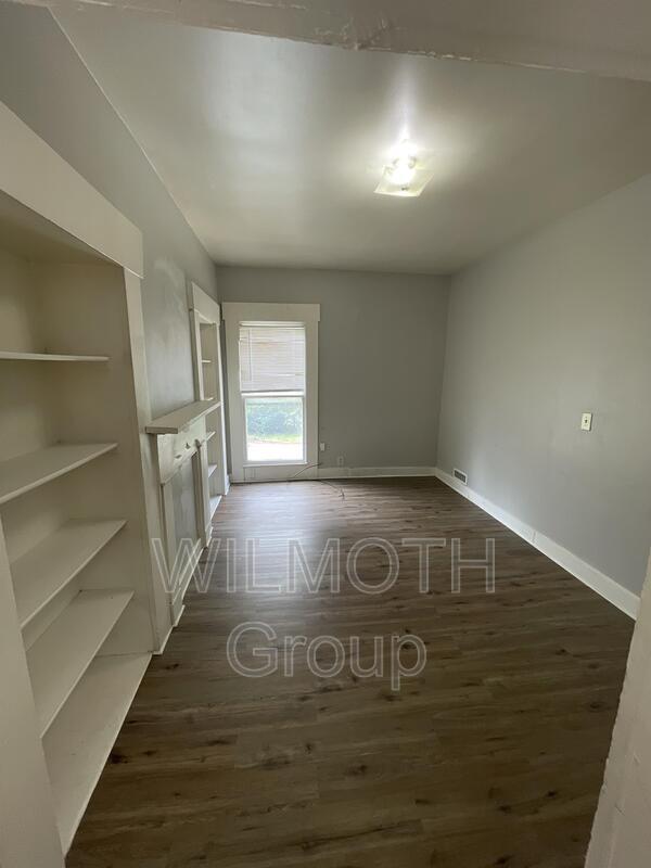 Building Photo - 608 E Pike St
