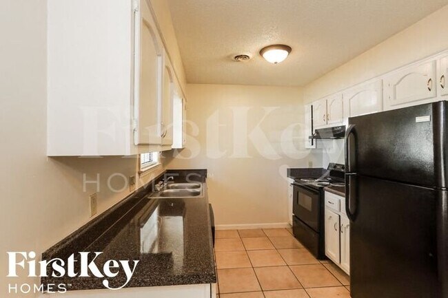 Foto del edificio - 6350 N Fawn Hollow Cir